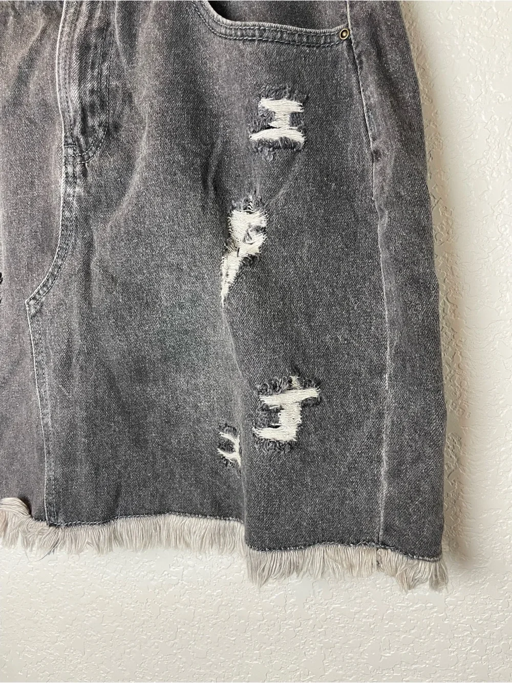 BNWT! Joyfolie Washed Black Distressed Denim Mini Skirt Size 31